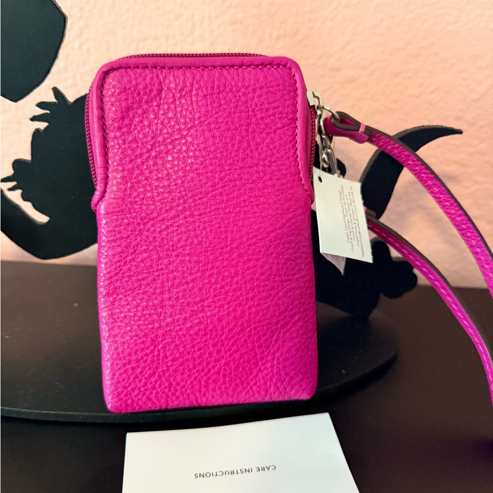 NWT COACH Hot Pink Pebbled Leather Wristlet. - Picture 4 of 6